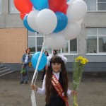 Таня у школы